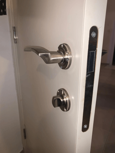 תיקון ידית של דלת